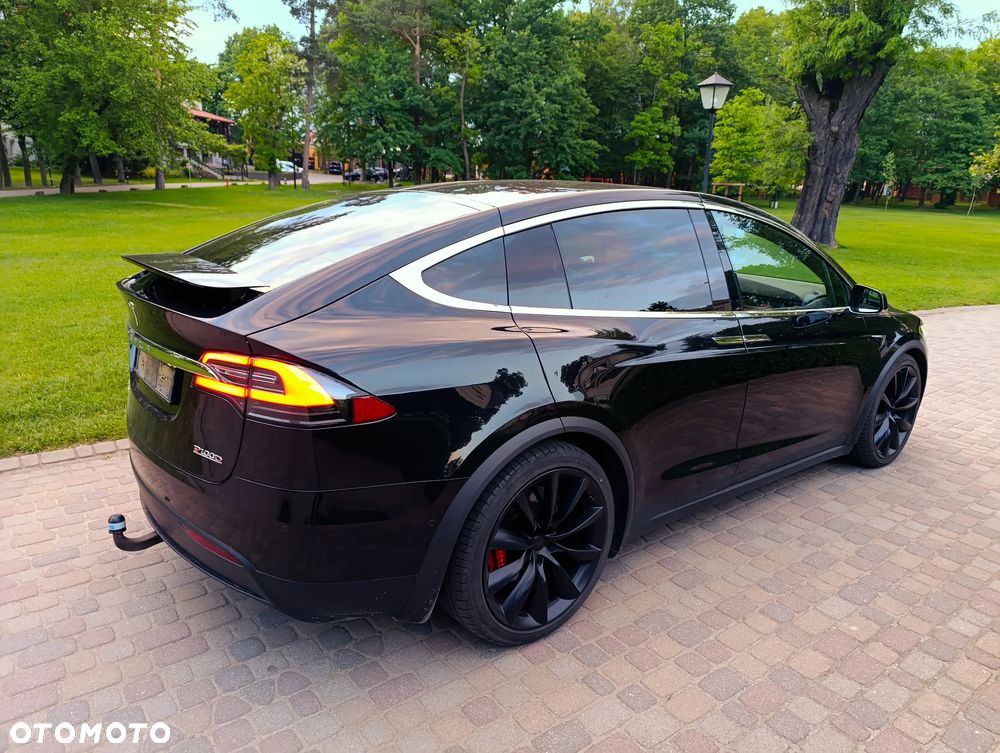 Tesla Model X - 18