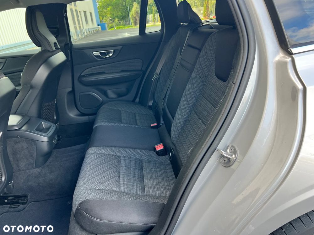 Volvo V60 B4 D Core - 13