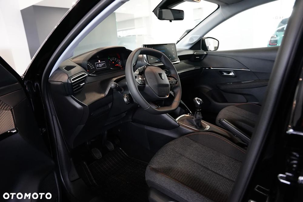 Peugeot 208 - 8