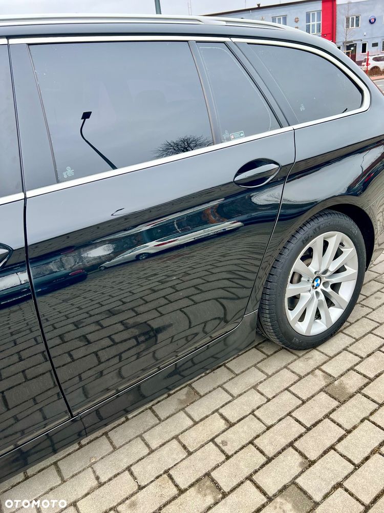 BMW Seria 5 525d xDrive - 11