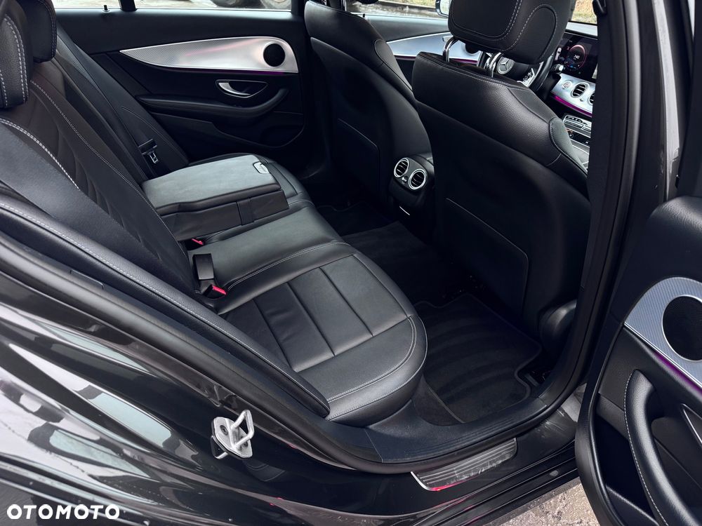 Mercedes-Benz Klasa E 200 9G-TRONIC Exclusive - 23