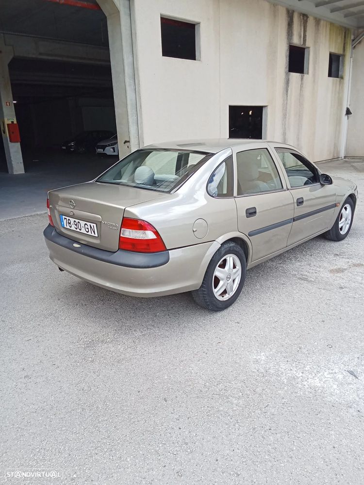 Opel Vectra 1.6i GL - 4