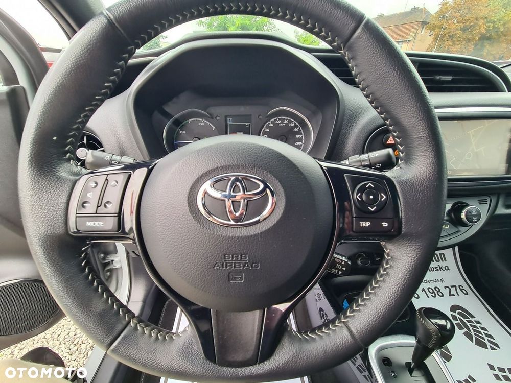 Toyota Yaris Hybrid 100 Premium - 24