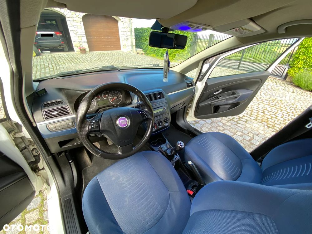 Fiat Grande Punto - 10