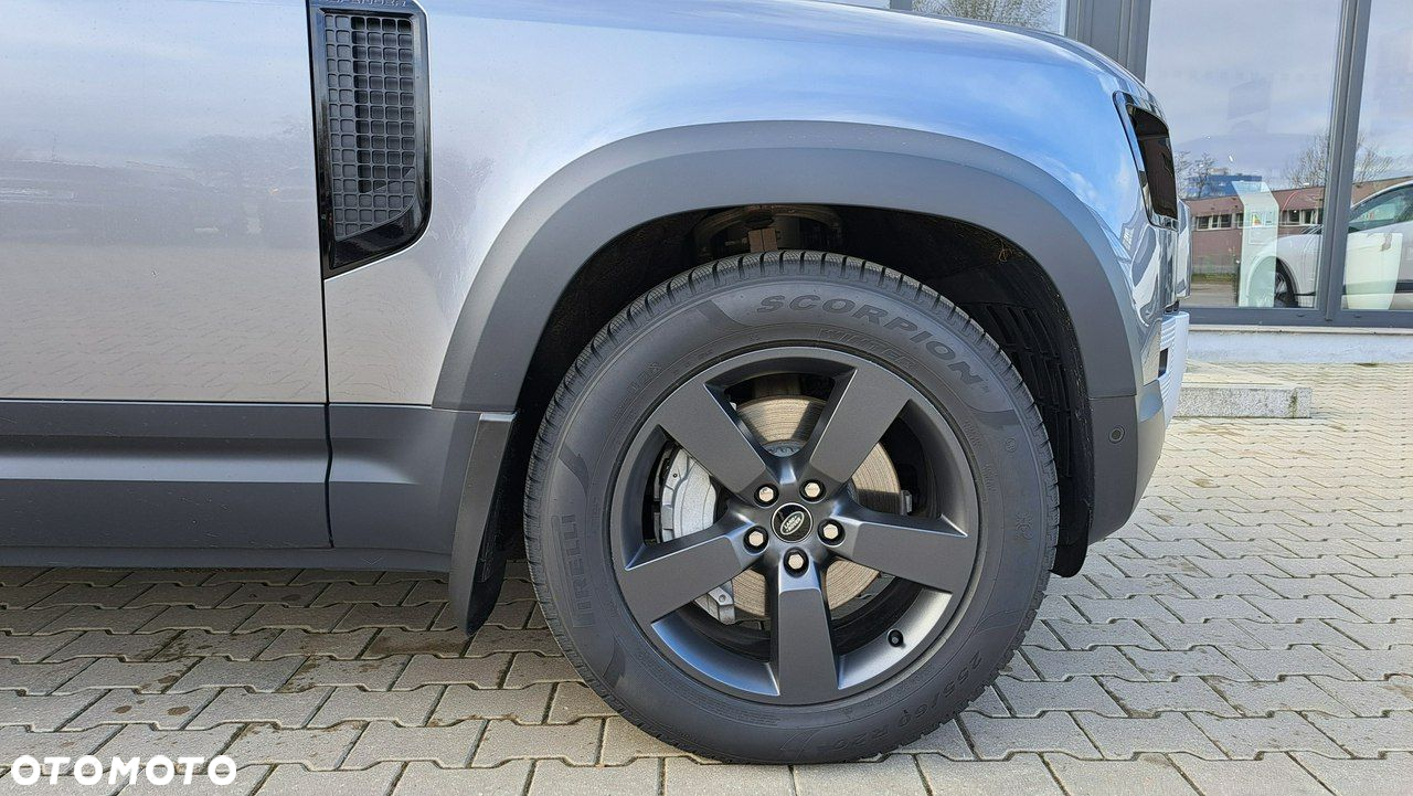 Land Rover Defender - 9