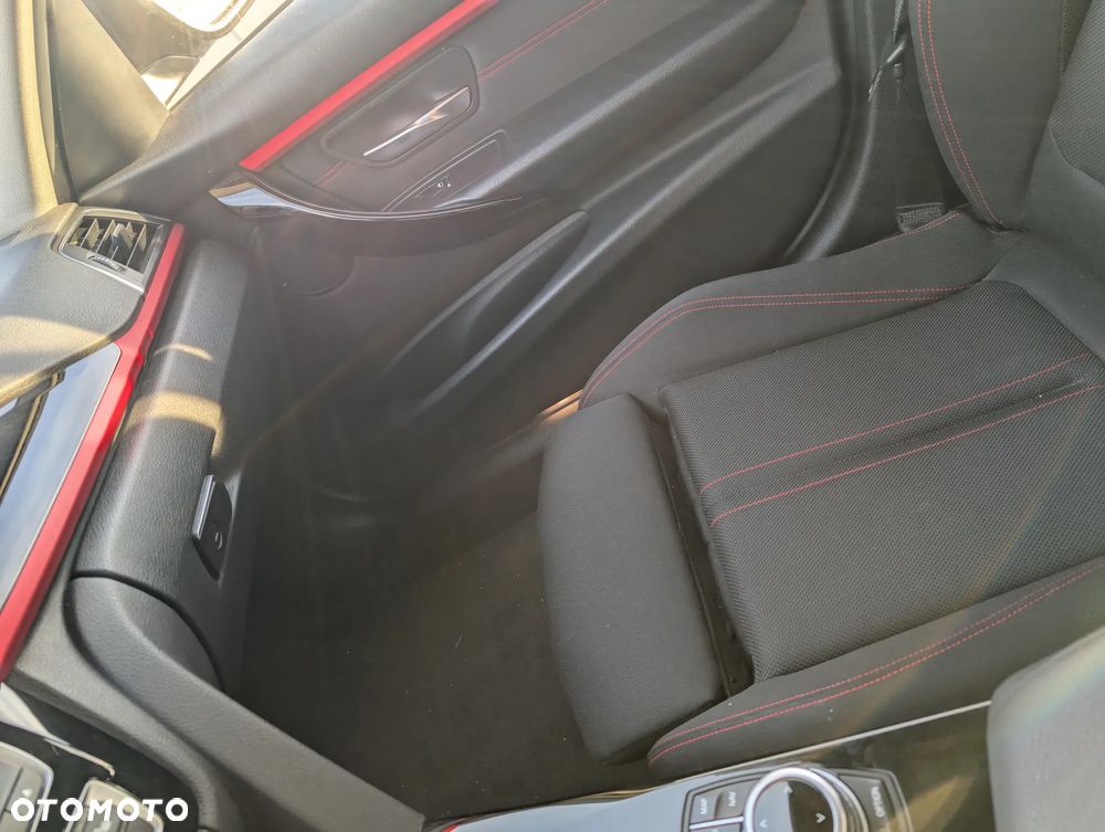 BMW Seria 3 318i Sport Line - 13