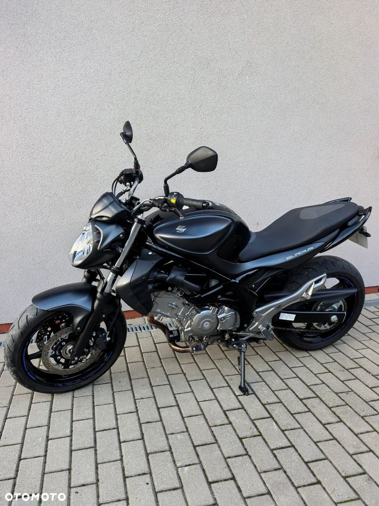Suzuki Gladius - 8