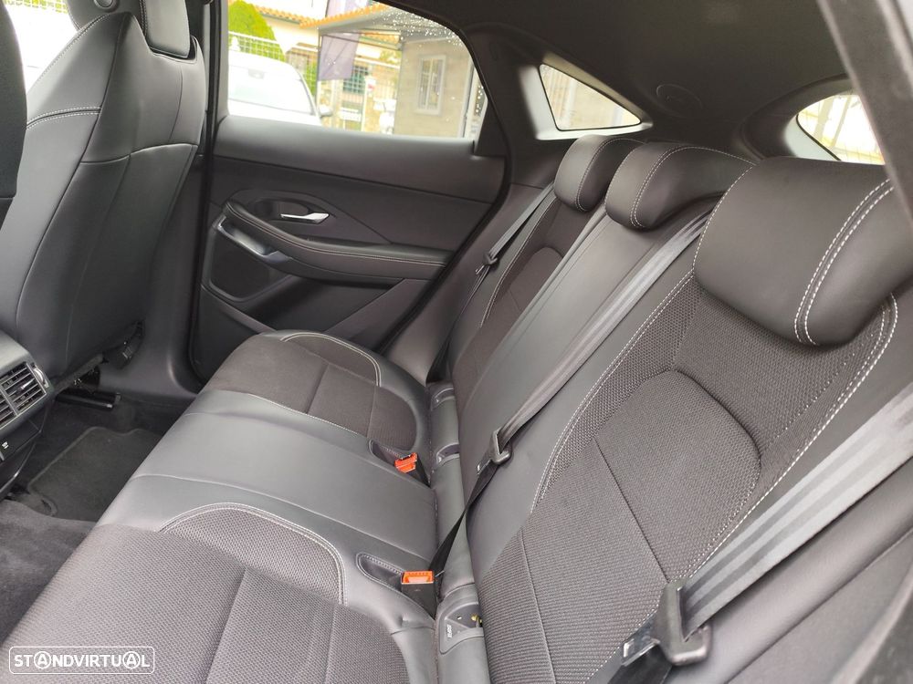 Jaguar E-Pace 2.0 i4D R-Dynamic - 32
