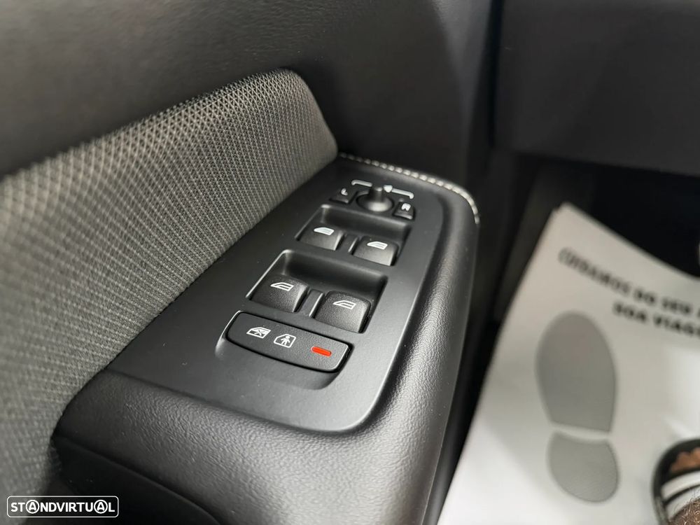 Volvo XC 60 2.0 T6 PHEV R-Design Expression AWD - 21