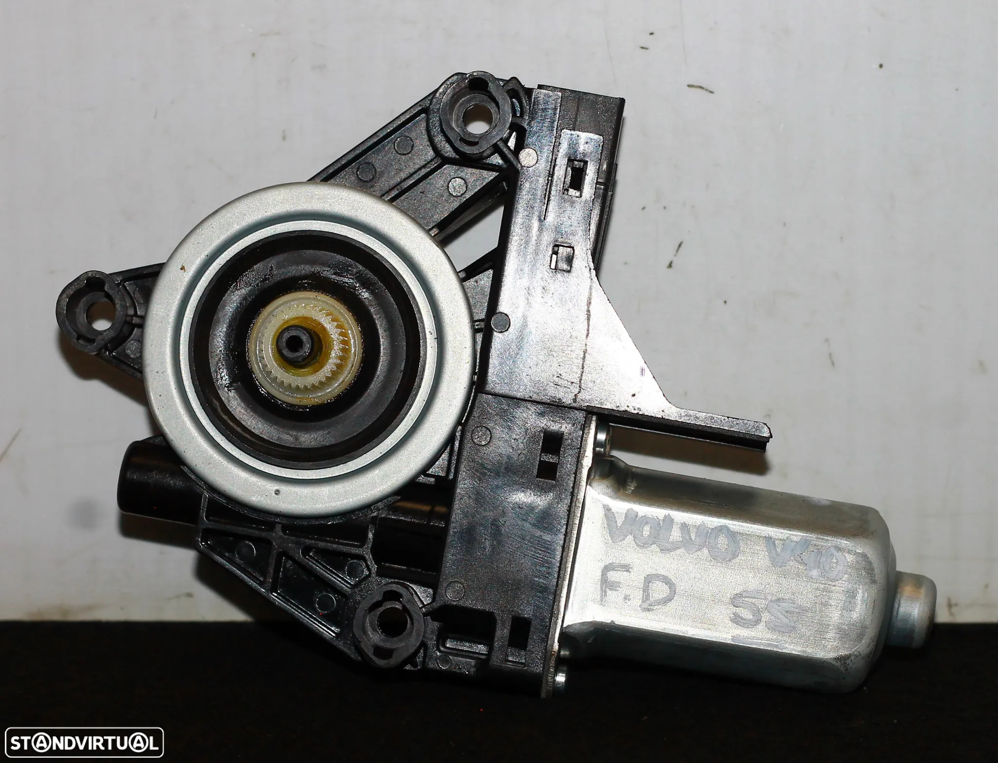 MOTOR ELEVATÓRIO DO VIDRO DIANTEIRO DIREITO VOLVO V60 - 2