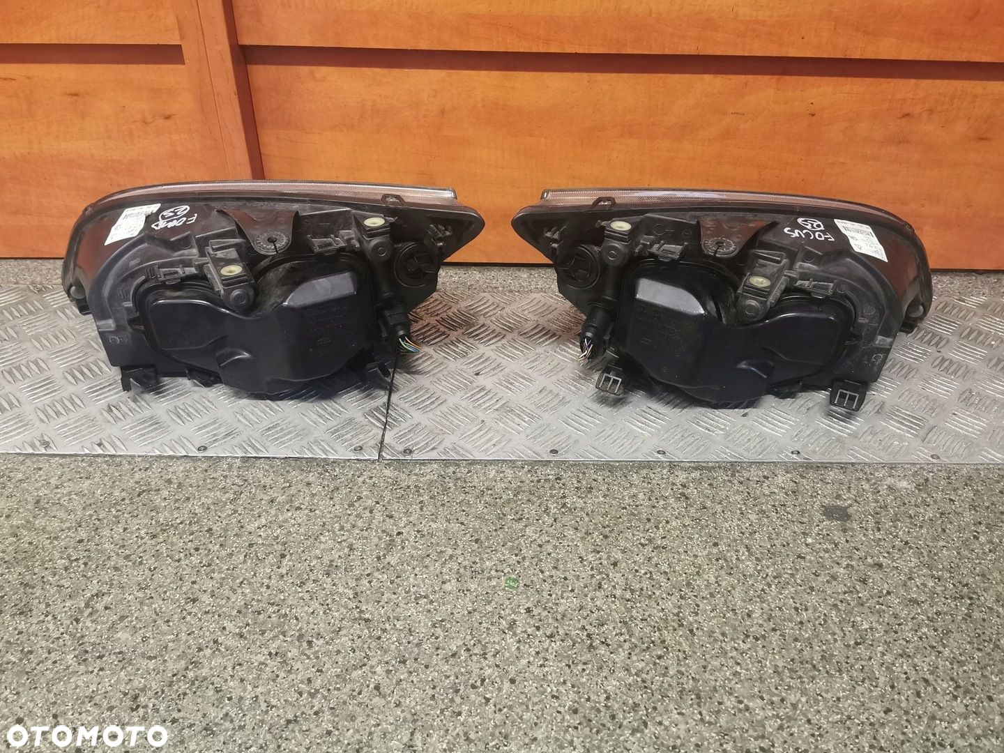 LAMPA LEWY PRZÓD FORD FOCUS MK2 UK 4M51-13W030-KB - 5