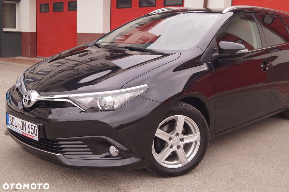 Toyota Auris 1.6 D-4D Executive - 7