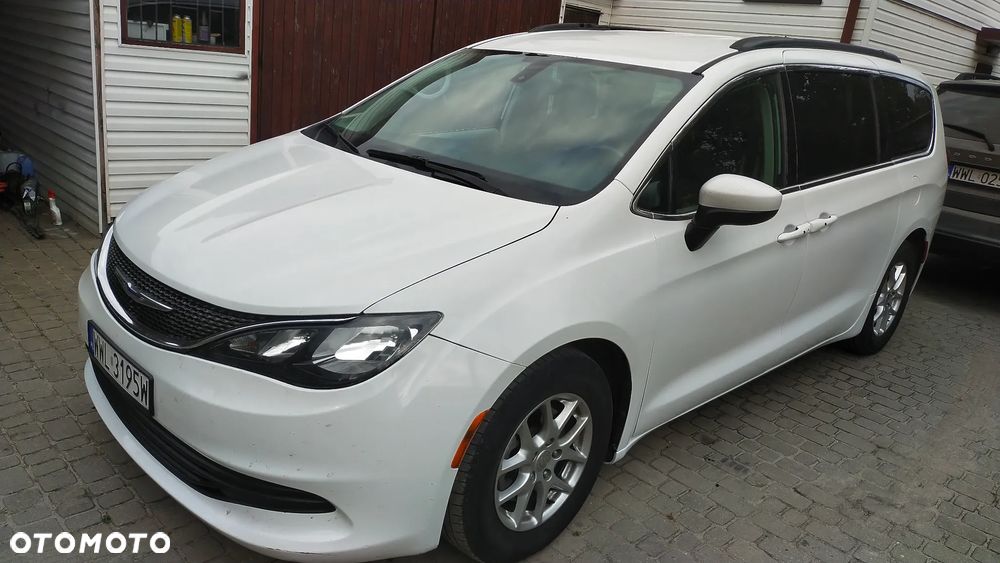 Chrysler Pacifica - 1