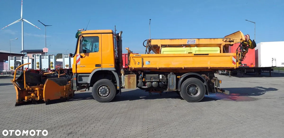Mercedes-Benz SAMOCHÓD CIĘŻAROWY MERCEDES BENZ 1832 ACTROS - WYWROTKA Z PIASKARKO - SOLARKĄ I PŁUGAMI - 6