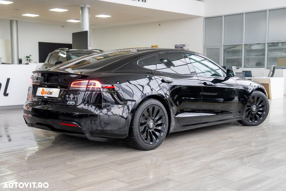 Tesla Model S - 8