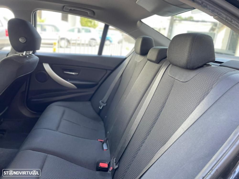 BMW 320 d Line Sport - 8