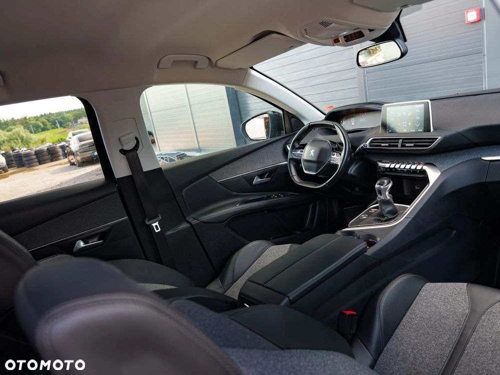 Peugeot 3008 1.5 BlueHDi Allure S&S - 18