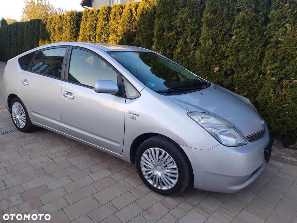 Toyota Prius - 4