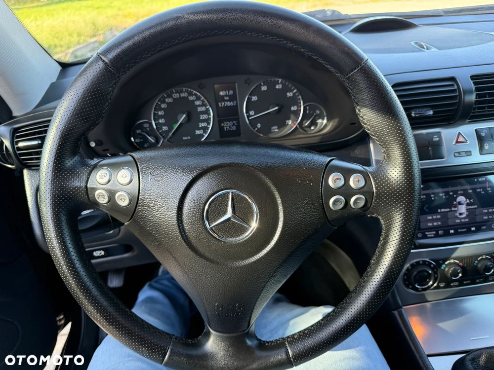Mercedes-Benz Klasa C 180 Classic - 19