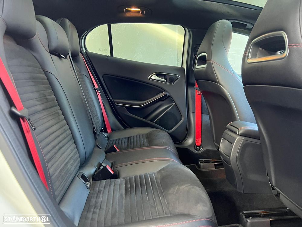 Mercedes-Benz GLA 45 AMG 4-Matic - 16