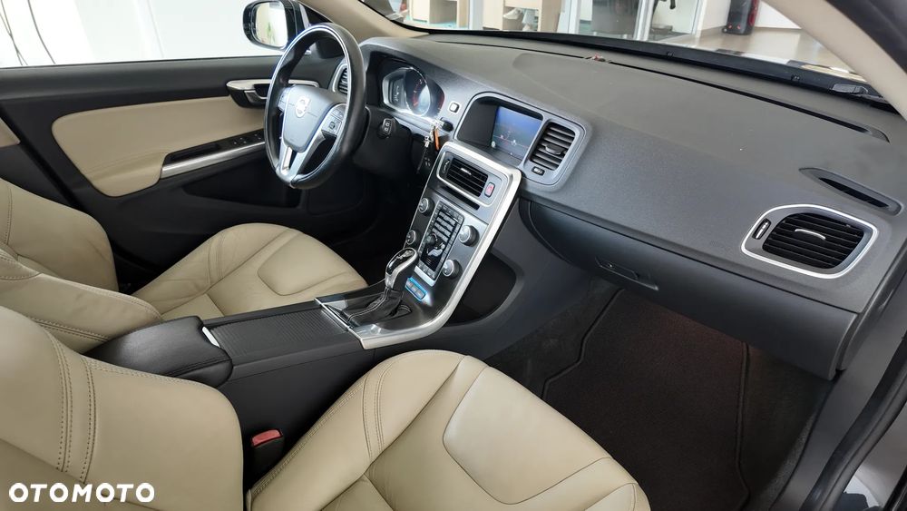 Volvo V60 D6 AWD Plug-in Hybrid Summum - 19