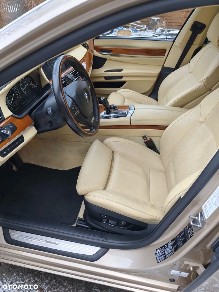 BMW Seria 7 750Li xDrive - 12