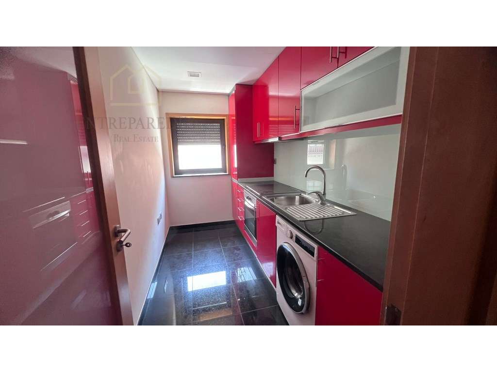 Apartamento T1 para arrendar no centro do Porto próximo a Praça dos... - Grande imagem: 2/9