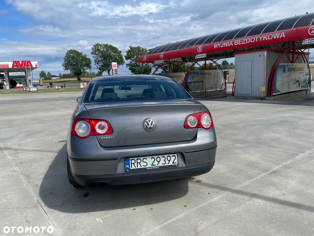 Volkswagen Passat - 4
