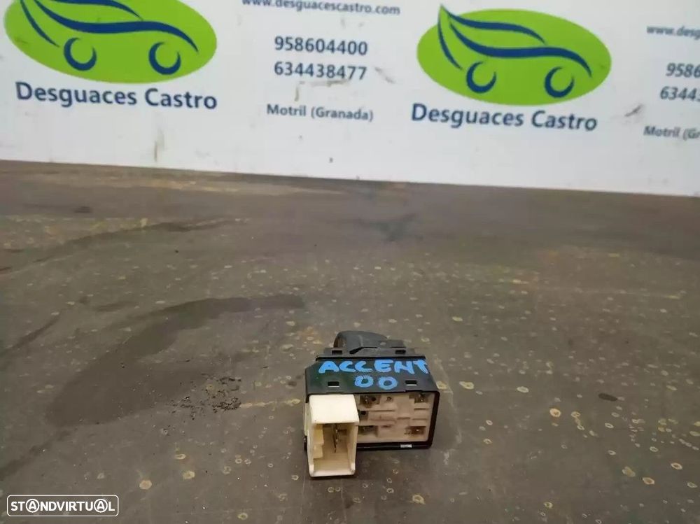 COMANDO ELEVADOR DE VIDRO TRASEIRO ESQUERDO HYUNDAI ACCENT II 2000 -621W04620 - 1