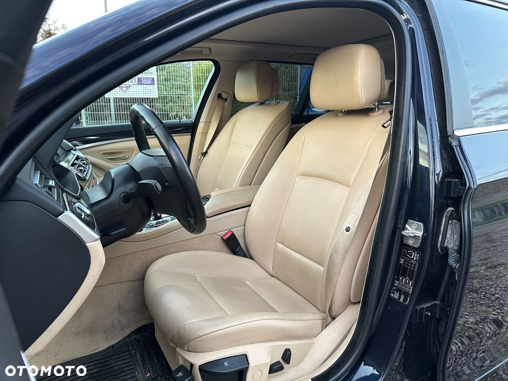 BMW Seria 5 520i Luxury Line - 11