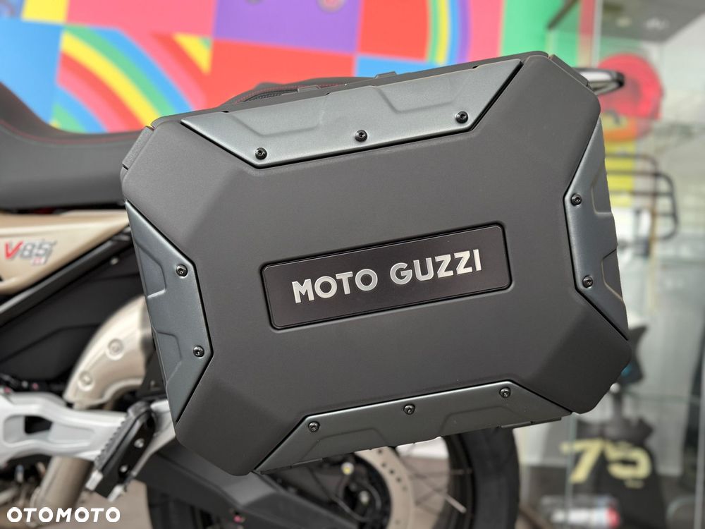 Moto Guzzi V85 - 19