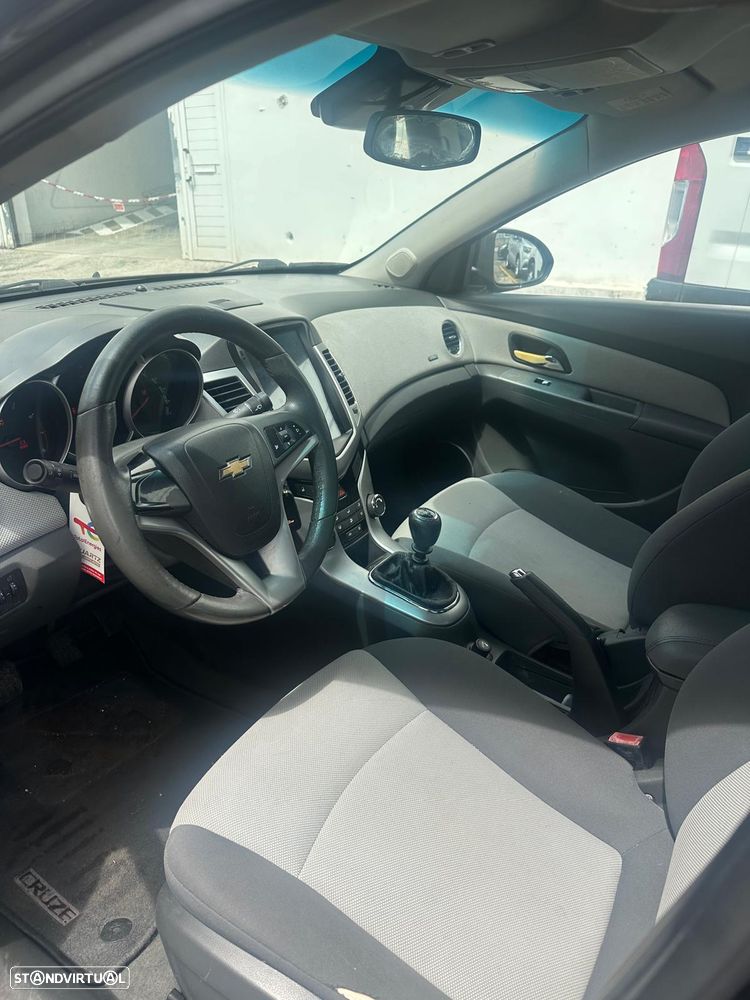 Chevrolet Cruze 1.6 LS - 10