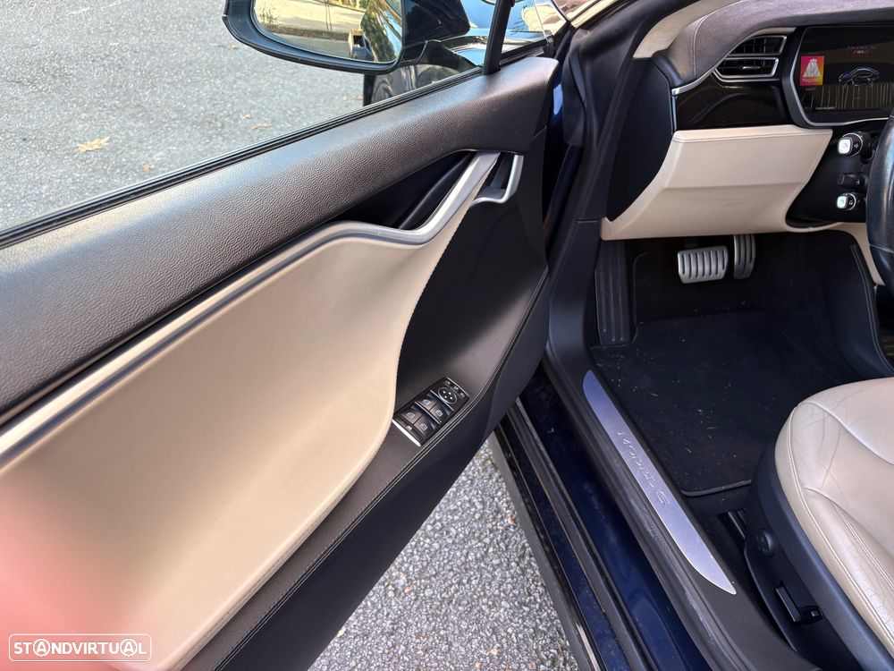 Tesla Model S - 4