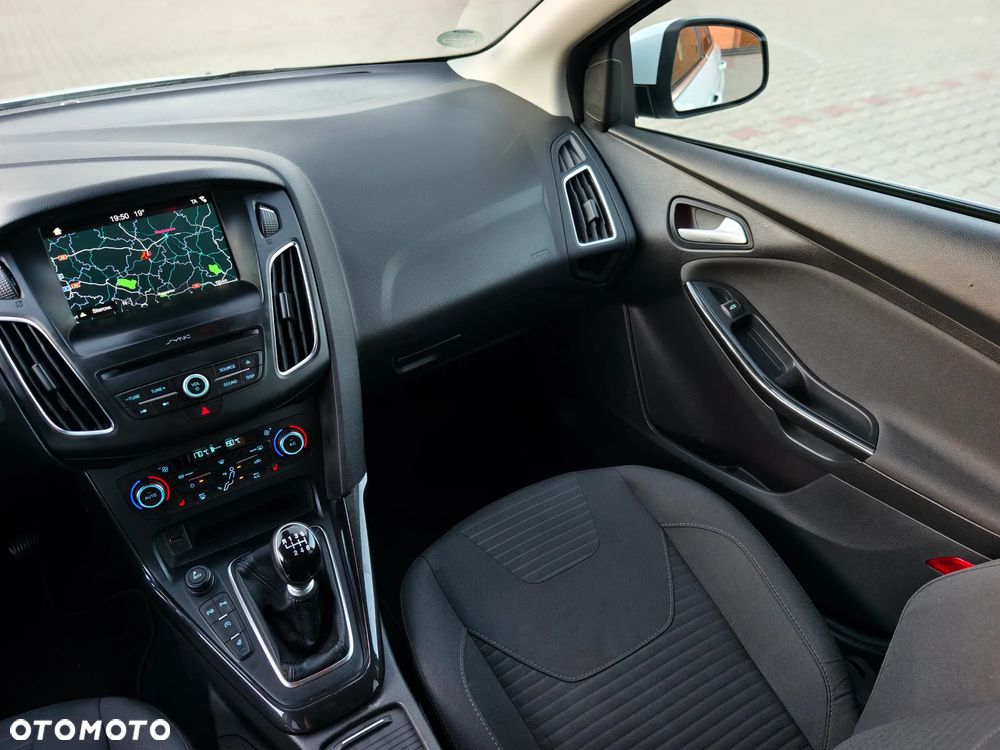Ford Focus 1.5 EcoBlue Start-Stopp-System TITANIUM DESIGN - 13