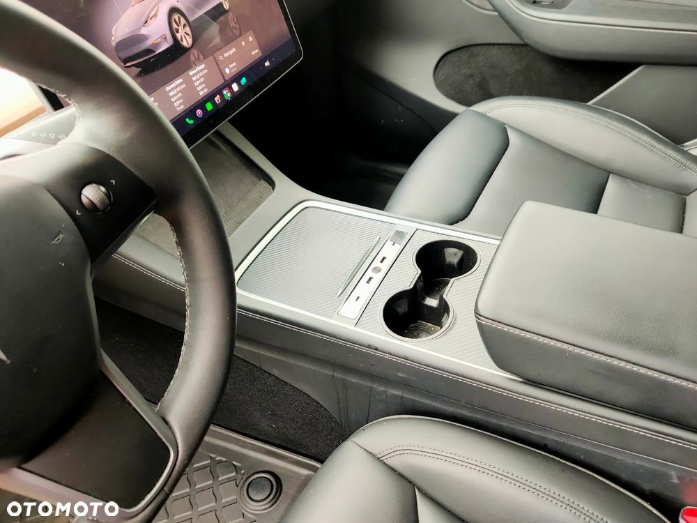 Tesla Model Y Performance AWD - 10