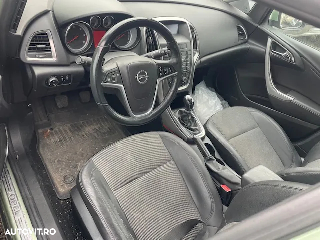Dezmembrez Opel Astra J An 2012 Motor 1.7 Euro 5 - 4