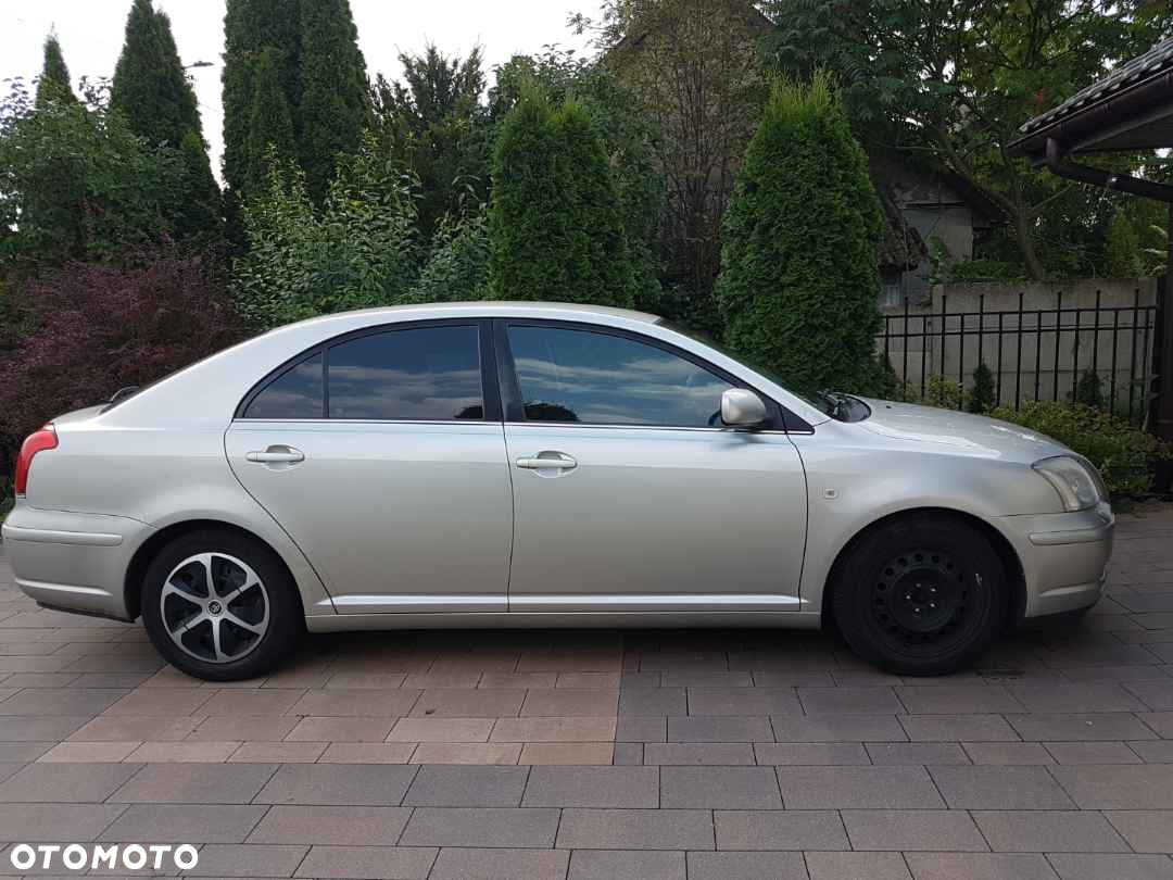Toyota Avensis 1.8 VVT-i Sol - 2
