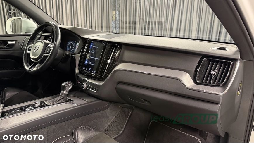 Volvo XC 60 D4 AWD Geartronic RDesign - 12