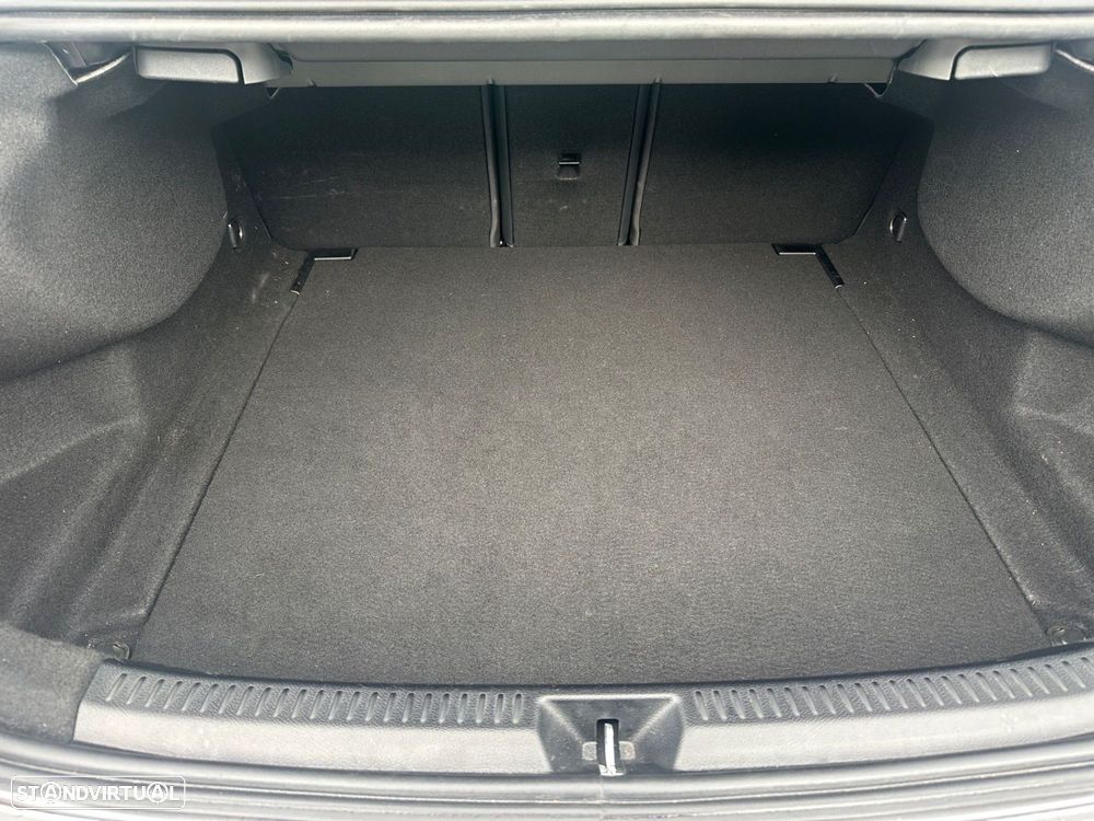 Mercedes-Benz A 200 Limousine d Progressive Aut. - 11