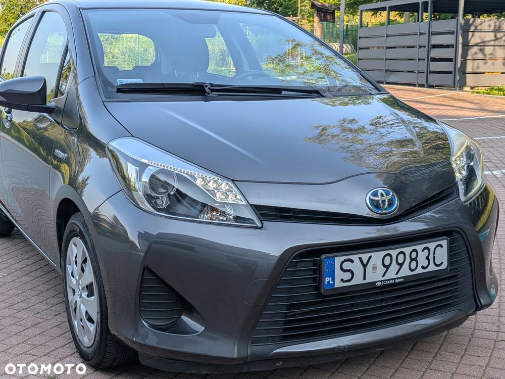 Toyota Yaris Hybrid 100 Premium - 16