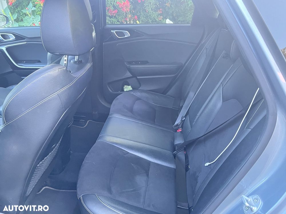 Kia Ceed - 10