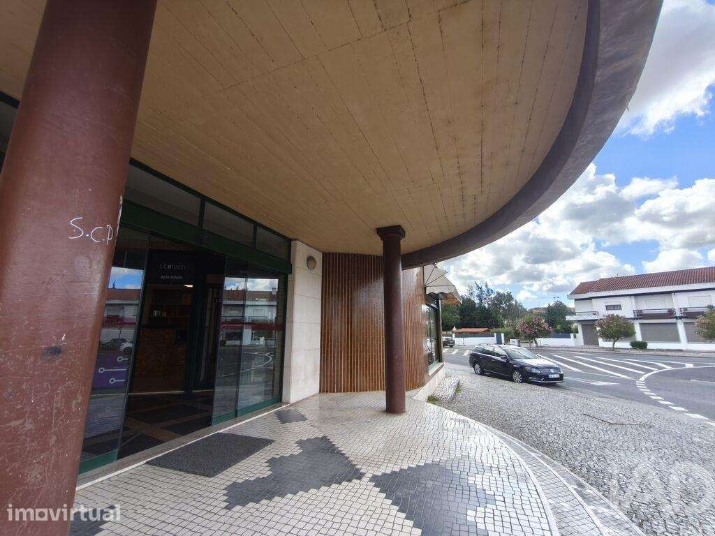 Espaço Comercial em Batalha de 657,00 m2 - Grande imagem: 3/30