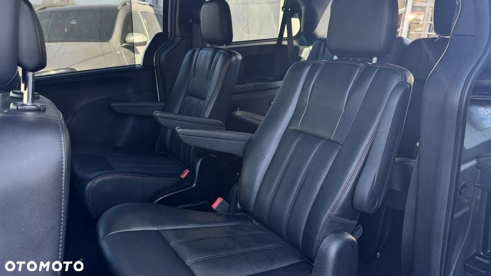 Dodge Grand Caravan - 8