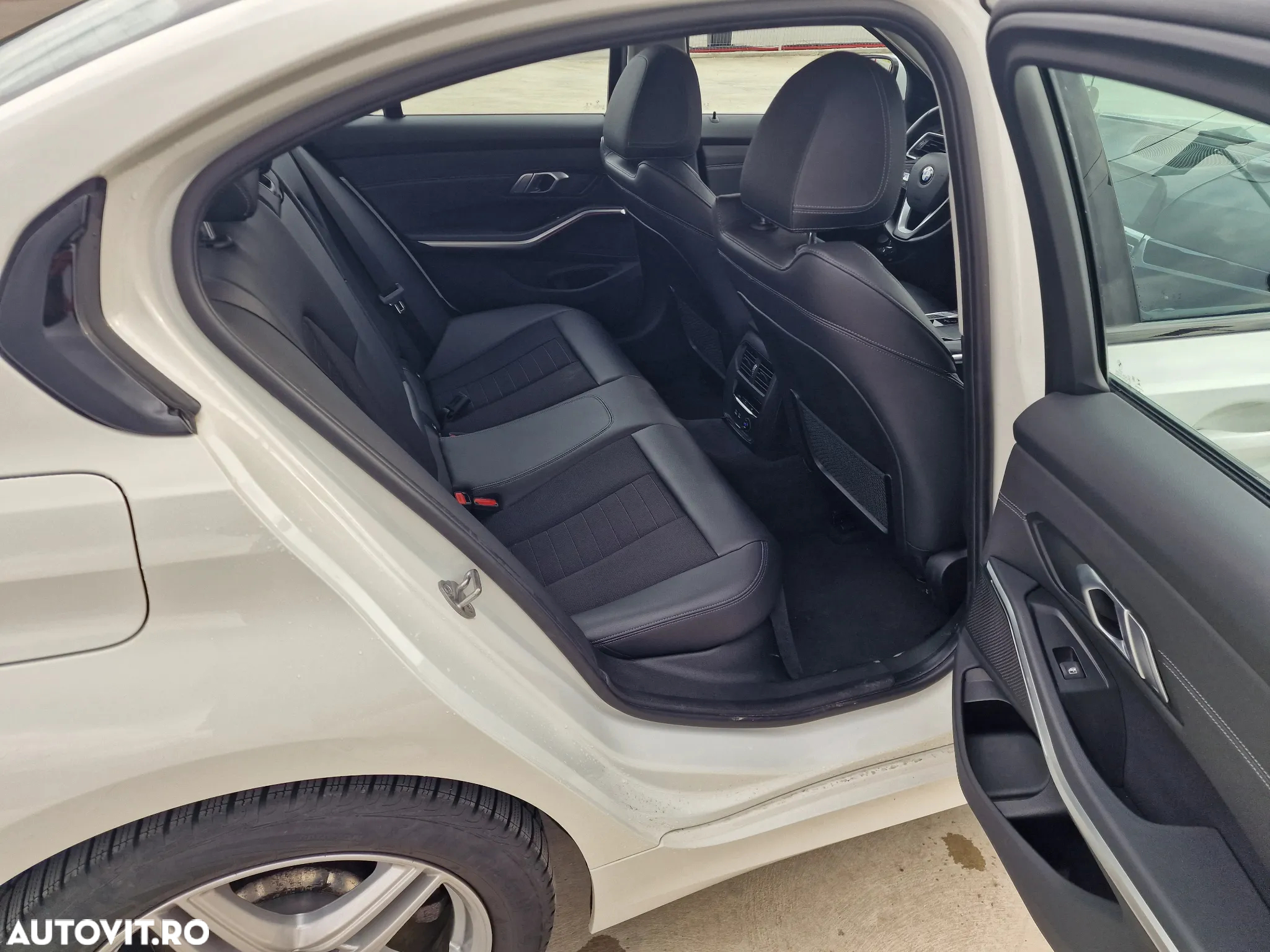 BMW Seria 3 330i AT Sport Line - 13