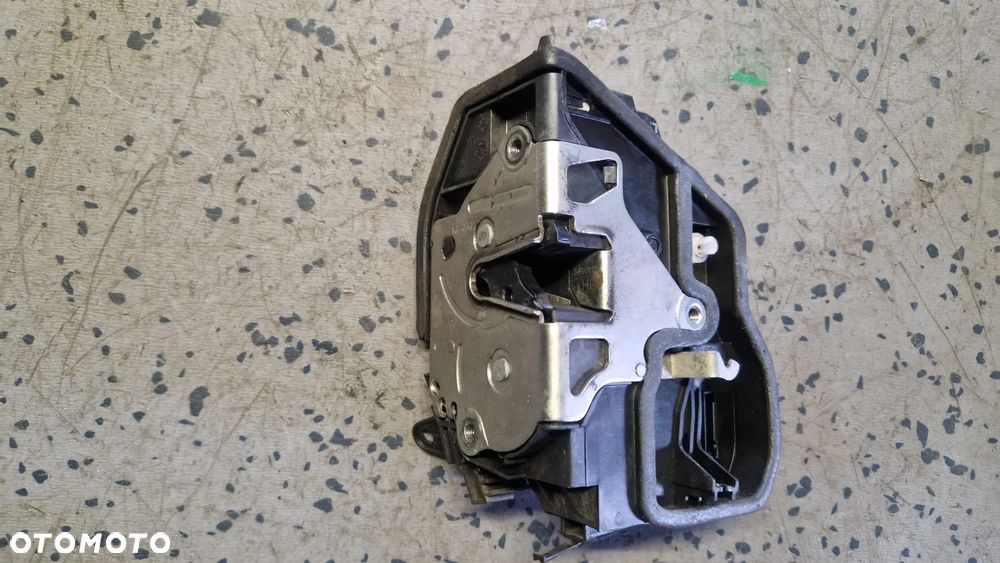 BMW E87 ZAMEK DRZWI LEWY PRZÓD 7167077 - 1