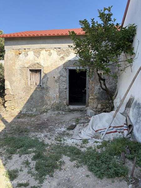 Moradia com terreno para remodelar