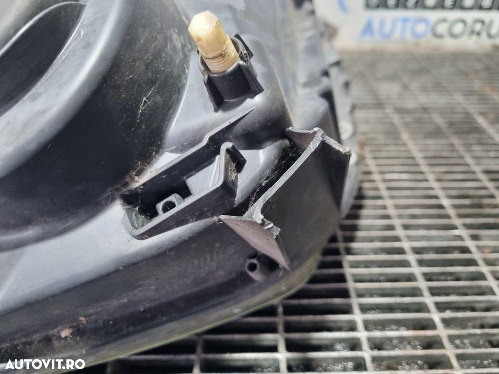 Far Stanga Dacia Duster 2010 - 2013 SUV 4 Usi (1103) Fara xenon CLEMA RUPTA - 4