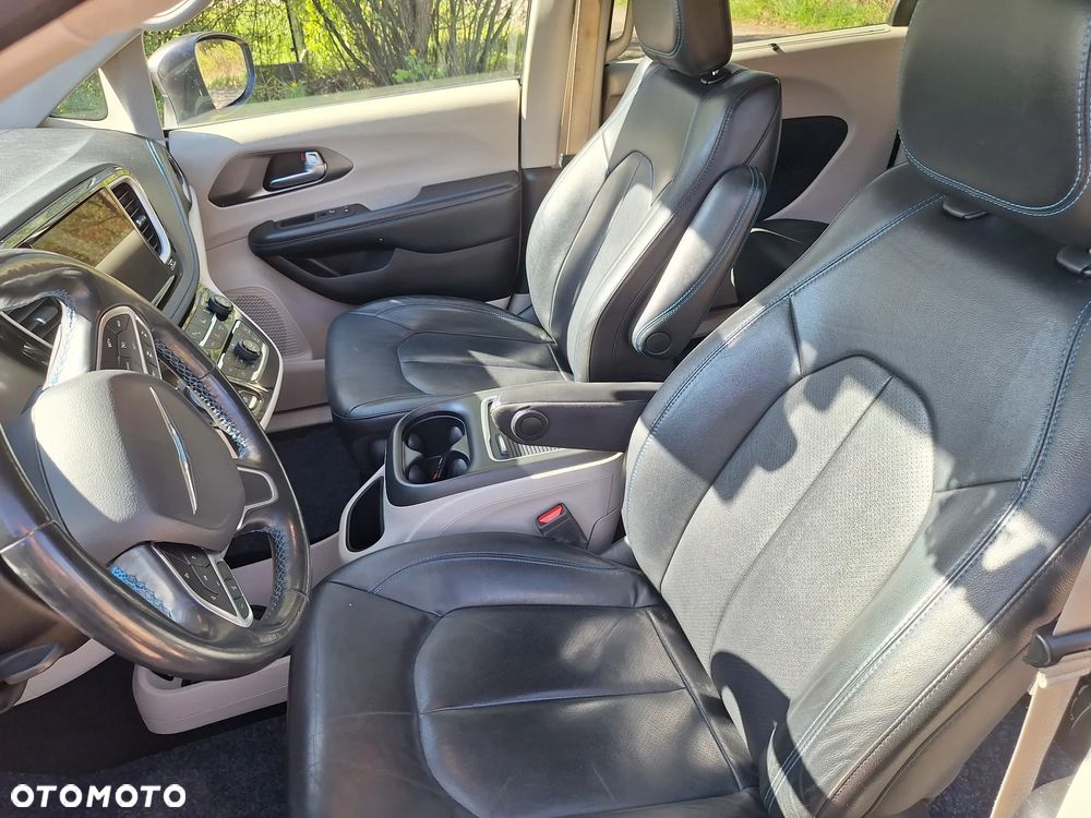 Chrysler Pacifica - 17