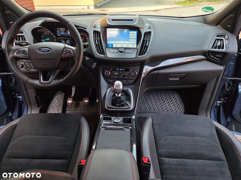 Ford Kuga 1.5 EcoBoost 2x4 ST-Line - 23