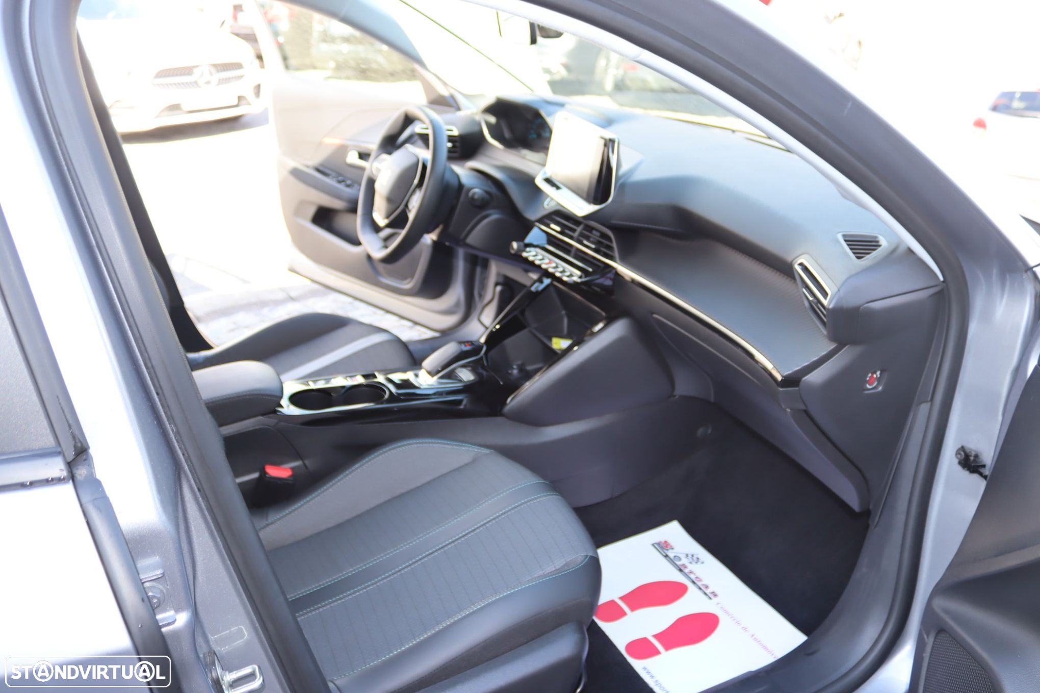Peugeot e-208 - 14